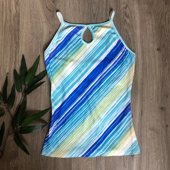 Via Moda Keyhole Cutout Tank - Picture 3 of 5